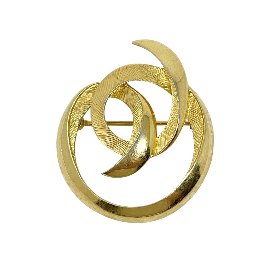Trifari Gold Tone Round Swirl Brooch Classic Vintage Interlocking Textured Hoops